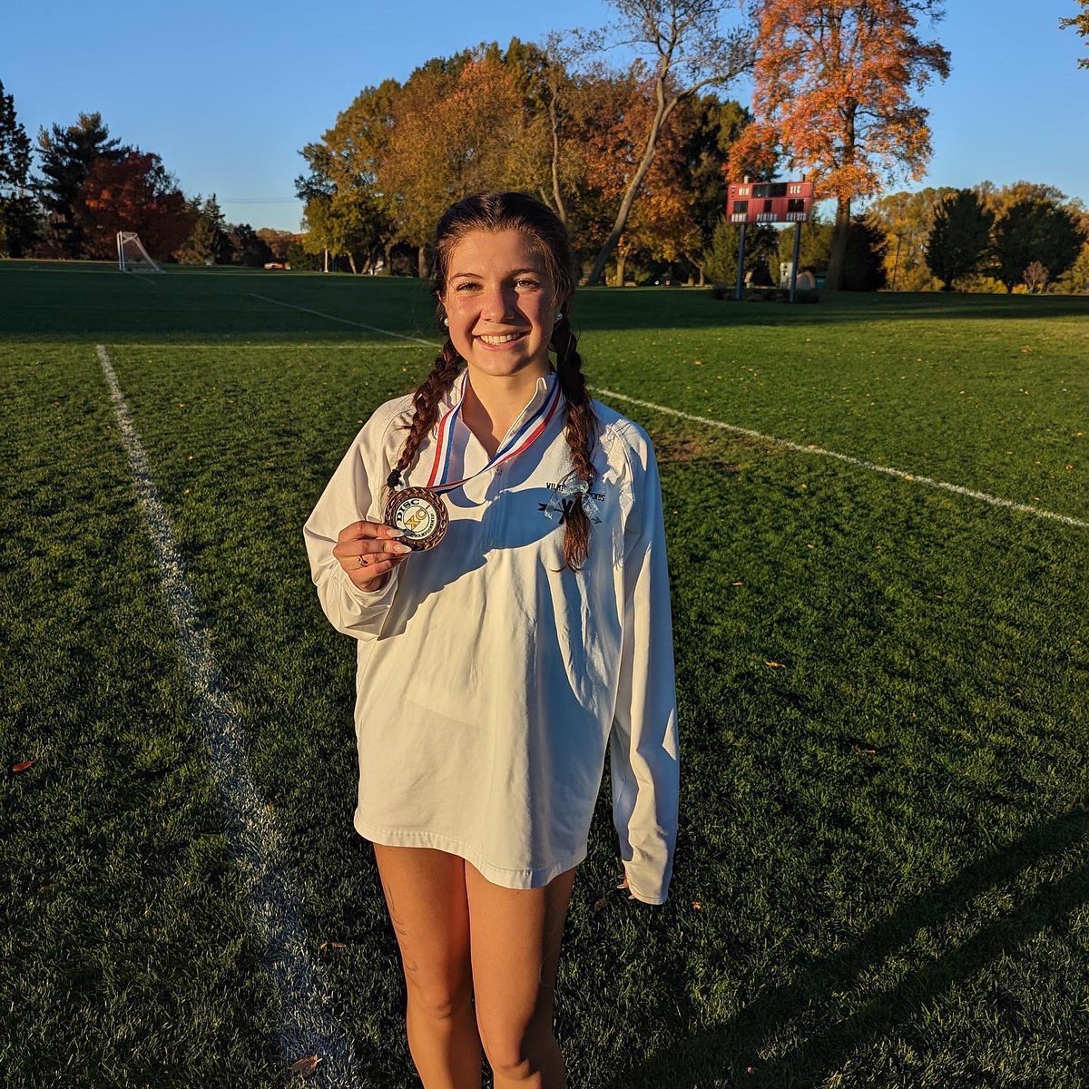 9 new PRs, 2 season bests, and Ellie Criscimagna ‘23 earned All-Conference honors for her 8th place finish at the DISC Meet this afternoon! So excited for the New Castle County Championships next Saturday at Winterthur Estate! #QuakerMatters