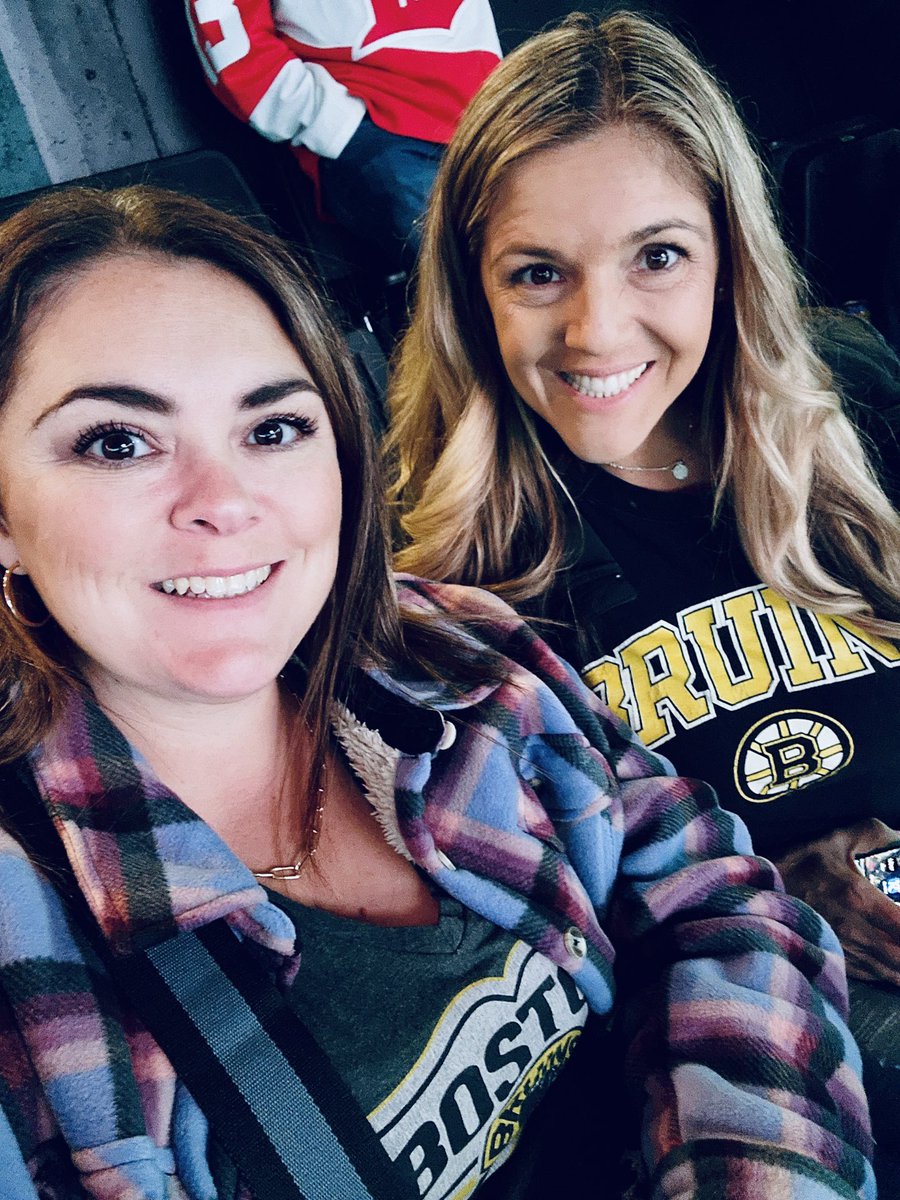 Coliecatherine's tweet photo. Birthday 🥳 shenanigans!!! #brunis #nhlbruins #nhlhockey #mohegansunfanphotos https://t.co/NNpsiGIBAi