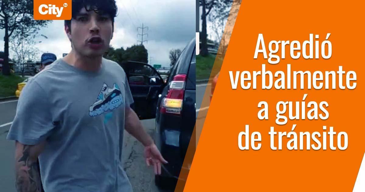 Rechazo por agresión verbal de un conductor a unas guías de tránsito en Bogotá.

🚨 😠 La alcaldesa Claudia López dijo que la agresión "tiene consecuencias legales y penales". Véalo acá ► eltiempo.com/bogota/movilid…