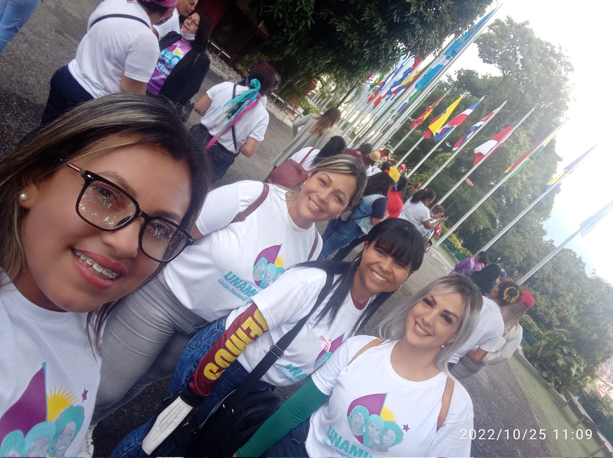 #27Octubre #AvanzandoJuntoAlPueblo 
Detrás de cada Mujer,existe una historia que la convirtió en Guerrera #EmpoderamientoDeLaMujerVenezolana #PuebloConCasaPropia @NicolasMaduro @dcabellor @DidalcoBolivar @IsaPodemos     @d_guzmanl @MinMujerVe @unamujeroficial @ConCiliaFlores