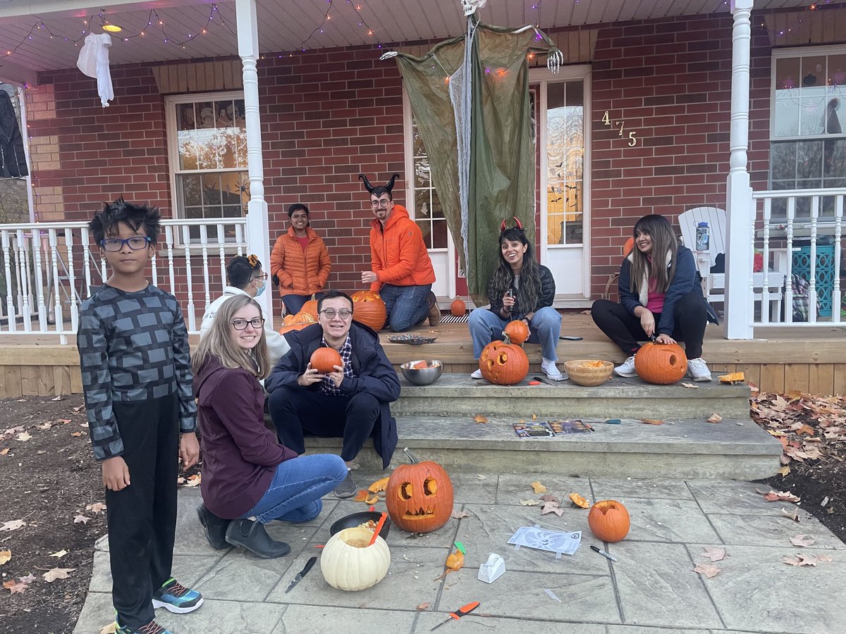 nanditabasu2's tweet image. #basulab Halloween party ⁦.. look at those amazing creations..