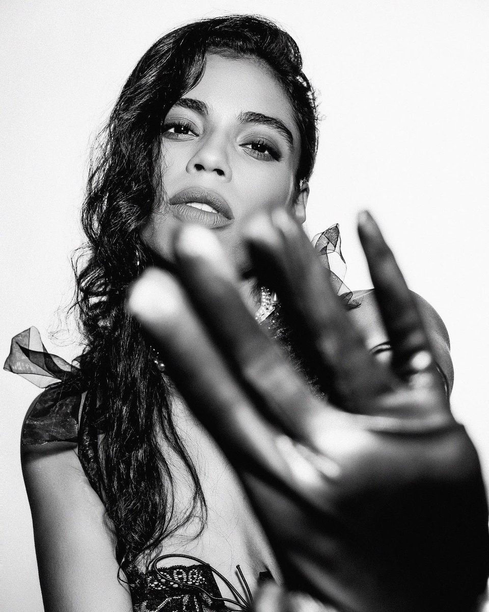 _mackey93's tweet image. My pleasure brings them to their knees 🖤

Shot by: nastia.kalibri.nyc
MUAH: kodak.makeup