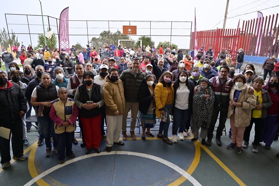 ParticipacionT's tweet photo. 🔴 ¡𝐂𝐨𝐦𝐩𝐫𝐨𝐦𝐢𝐬𝐨 𝐂𝐮𝐦𝐩𝐥𝐢𝐝𝐨 𝐩𝐨𝐫 𝐧𝐮𝐞𝐬𝐭𝐫𝐚 𝐣𝐞𝐟𝐚 𝐝𝐞 𝐆𝐨𝐛𝐢𝐞𝐫𝐧𝐨 @Claudiashein!
Hoy junto con el titular de @seduviCDMX, el Mtro.@caulloap y la @dgrt_cdmx realizamos 𝐀𝐬𝐚𝐦𝐛𝐥𝐞𝐚𝐬 𝐈𝐧𝐟𝐨𝐫𝐦𝐚𝐭𝐢𝐯𝐚𝐬 con vecinos de las colonias 1/2 https://t.co/bustMp0odE