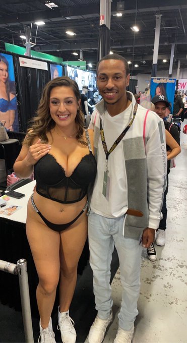 So happy to see @xxox_t she looked amazingg! Hope to see you and experience this again next year #exxxotica2022<a class="tags" href="/tag/xxox_t">@xxox_t</a><a href="/tag/exxxotica2022"class="tags"><span>#exxxotica2022</span></a>