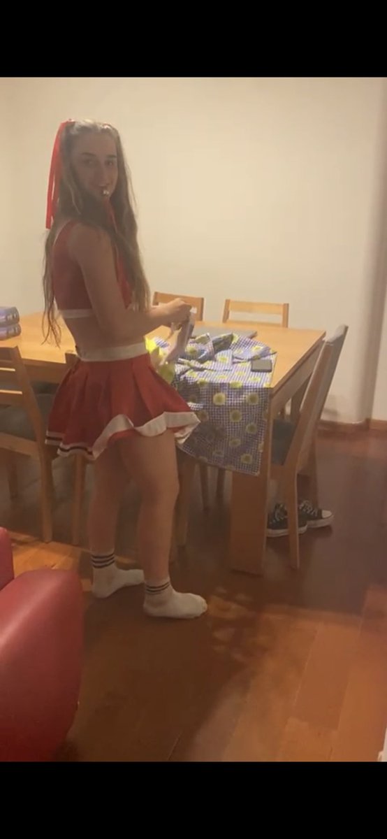 La de Tinder // La que llega al bar