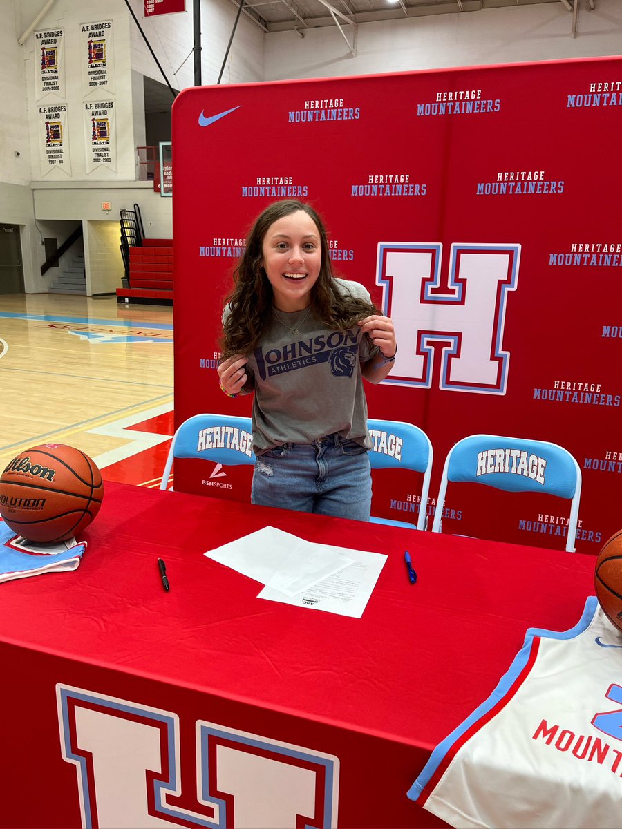 bekah_gardner's tweet photo. Thankful to officially be a Lady Royal!💙 @JUTNWBB https://t.co/cBSLoH9nn8