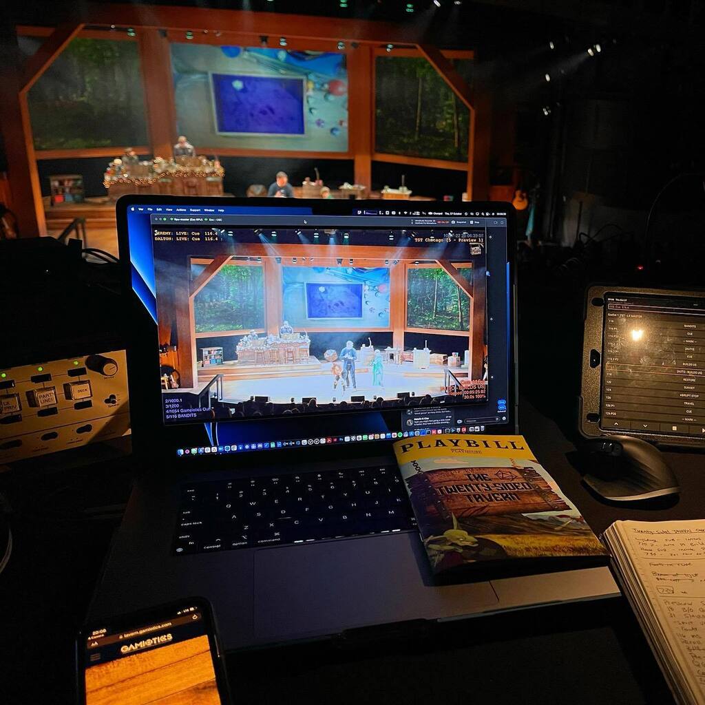 First preview of @twentysidedtavern with <a href="/getvorapp/">Vor</a>! Opening next Friday at the Broadway Playhouse! 
💡💡💡
#lightingdesign #usa829 #stagecraft #techtheatre #technicaltheatre #stagelighting #stagelightingdesign #theatre #theatredesign #theatredesigner #stagelights #production #…