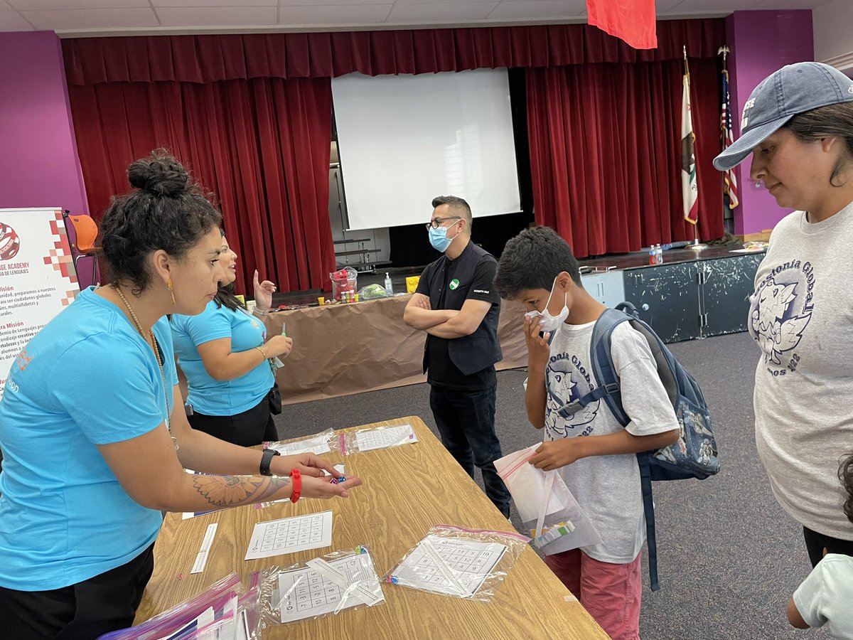 MtraRamosR's tweet photo. @profe_flor @ProfeGuidoGonza straight from the @youcubed conference and implementing what they learned at our Math Curriculum Night. ¡Muchas gracias! @BosLangAcademy @langacadpta @BostoniaHigh @CajonValleyUSD #somoslobos #lobosunidos https://t.co/rwwN1GTVgF