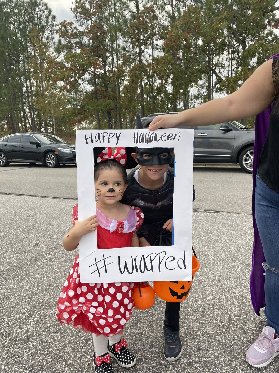 elirodgue's tweet photo. This is what we call cultural experiences !! Happy Halloween!! @mcadoo_erica @ParticipateLrng https://t.co/TNJZg4P4Xg