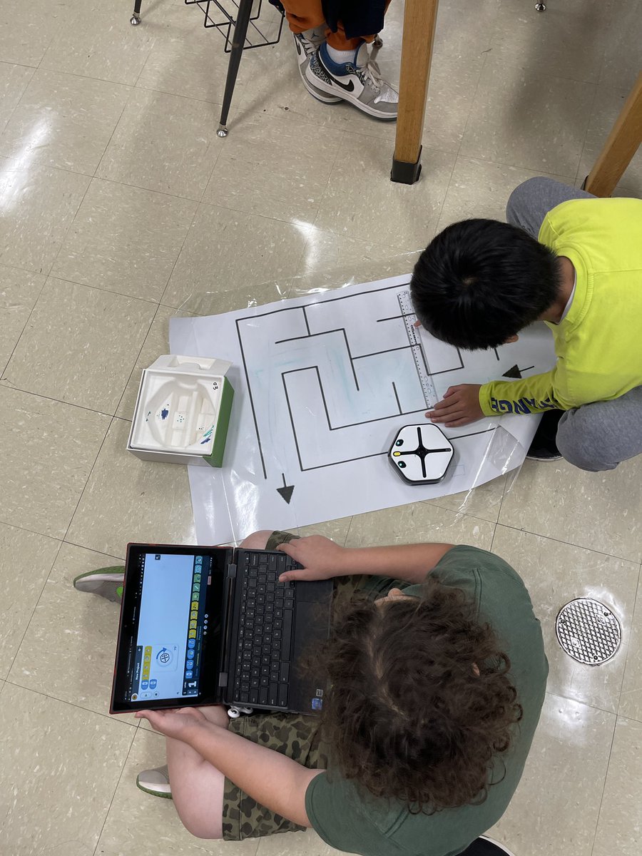 efigenioscience's tweet photo. Students enjoyed coding the iRobots to travel through a maze. It was a fun way to practice measuring with a ruler. Some students even added lights and a song to their code!  @SRMS_Official https://t.co/gpRLABnZxA
