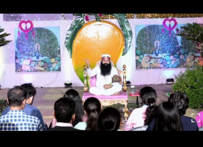 Saint Gurmeet Ram Rahim Ji began this YouTube live, especially to focus on the problems faced by our youth. He shared a lot of solutions of various problems, and as a result, many people were able to get rid of their stress. #LiveTalkShowWithMSG
