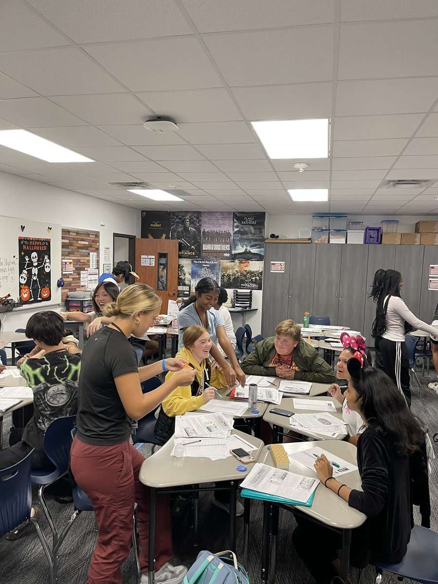 Brand new lesson with a Halloween themed  #eggdashchallenge - complete with zombie moves, spider splat, song lyrics, and a selfie station. Thanks for the original concept #emc2learning! My kids blew me away and it was just as engaging and fun to facilitate! ❤️