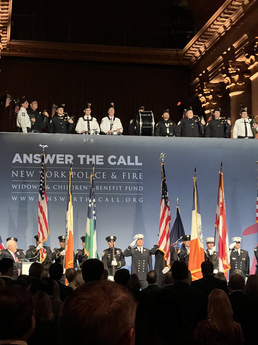 NYCPDDEA's tweet image. The DEA was honored to join the families of our fallen heroes tonight at the @AnswerTheCall Gala to support the Widows’ and Children’s Benefit Fund. $4 million raised!

Our Detectives who made the ultimate sacrifice and their families are forever in our hearts. #NeverForget