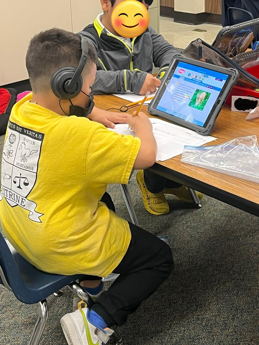 ms_morgado's tweet photo. Mis estudiantes van a escribir un ensayo informativo sobre su animal favorito. Están utilizando PebbelGO para inverstigar información! ✍️👩‍💻🧑‍💻 https://t.co/vf1G1wp76K