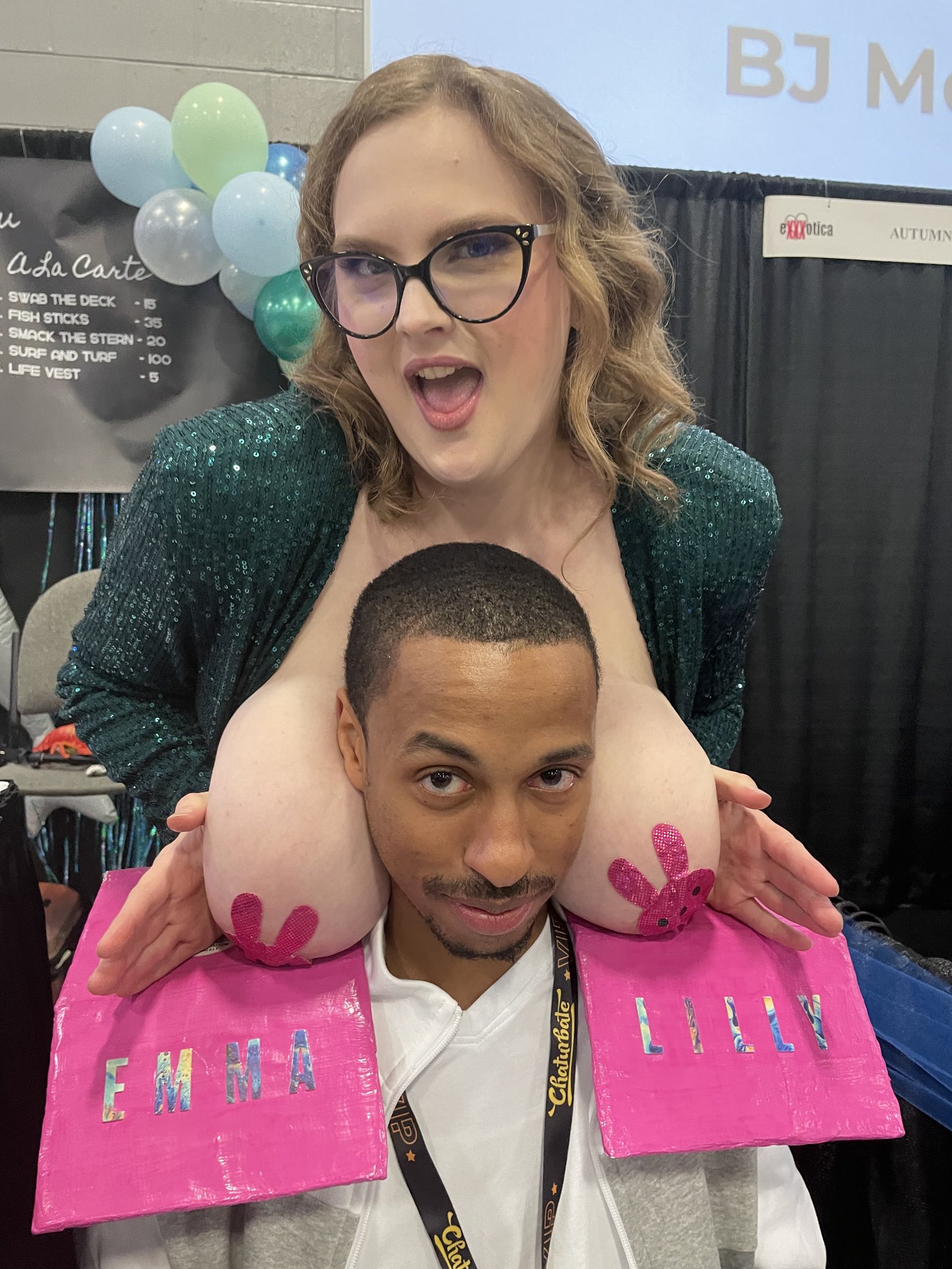 Loved meeting @theemmalilly she was so energetic and I had a blast having my head in between those natural titties! Hope to come back next time to your booth #Exxxotica2022 https://t.co/PbCZENQcmT https://t.co/blBA3j4ttg