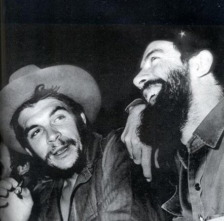 “Por eso hoy hablé de la muerte física, que esa es una cosa, y otra es la presencia del ejemplo, de la inspiración, ¡de los valores morales que nos legaron hombres como #Camilo y el #Che!“ #Fidel, 1989. #JornadaCamiloChe #MatanzasPorLaSalud