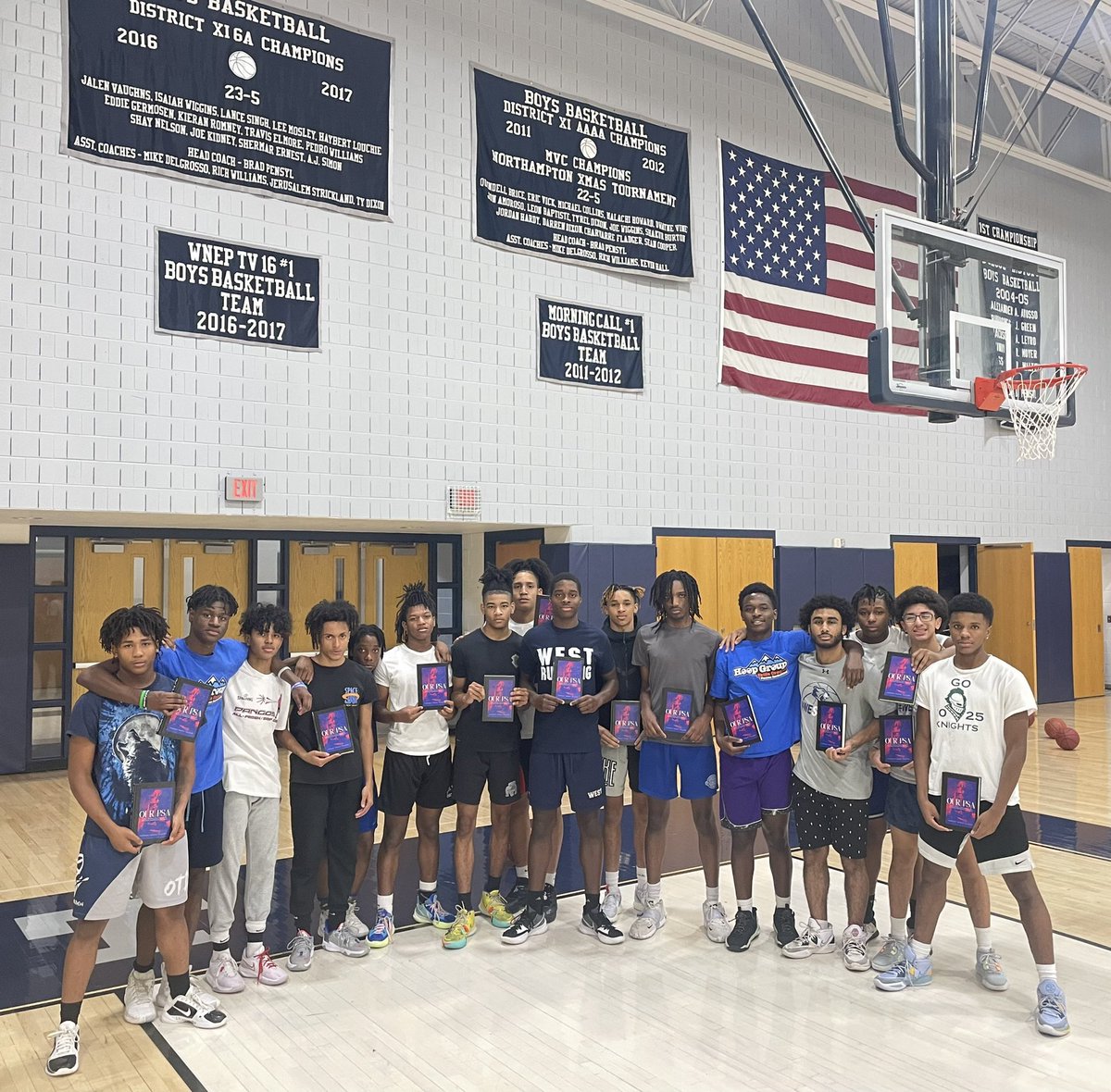 “Our PSA” has made it to the 🏔! The guys would like to send a big thank you to <a href="/PSACardinals/">ProScholarsAthletics</a> Munch for the GROWING material 📖! #WEst just started a book club!