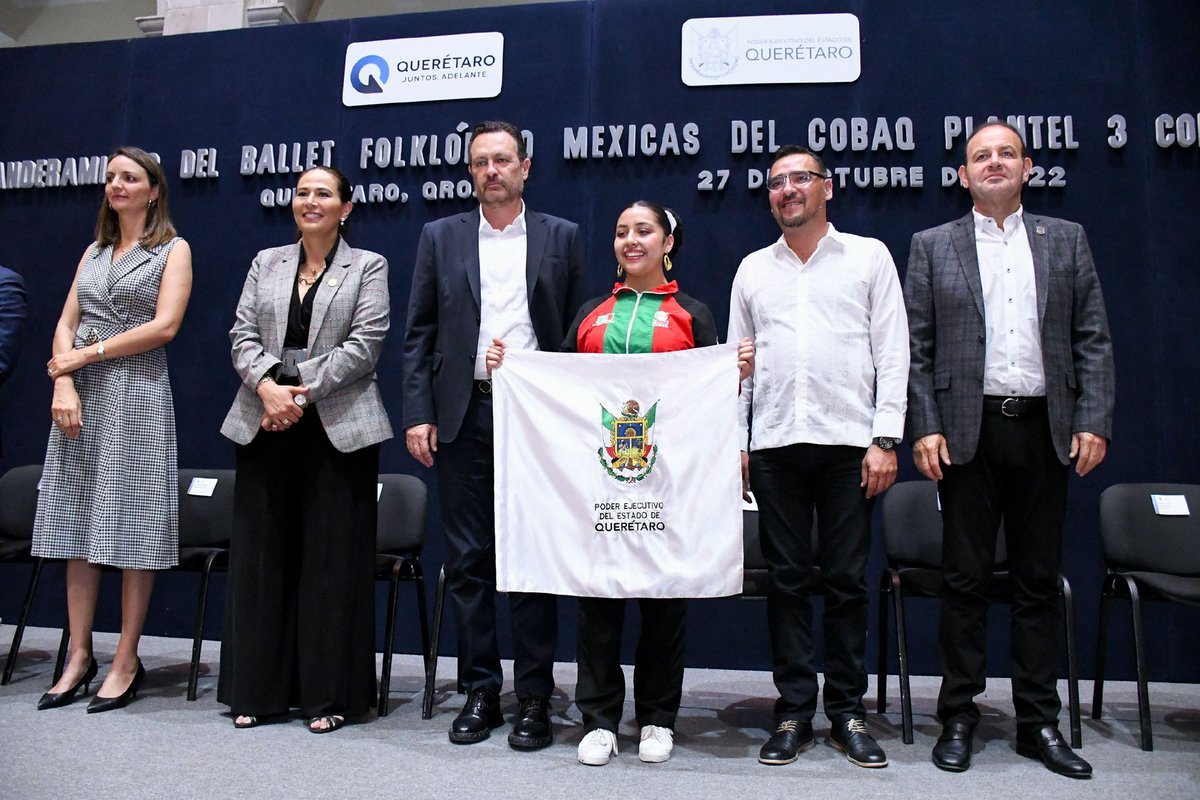 rogeliovegavm's tweet photo. extranjero. ¡Mucho éxito a todas y todos! Disfruten en grande la experiencia y pongan en alto a México 🇲🇽 ¡#JuntosAdelante por la educación y la cultura! https://t.co/2een2q8pcM