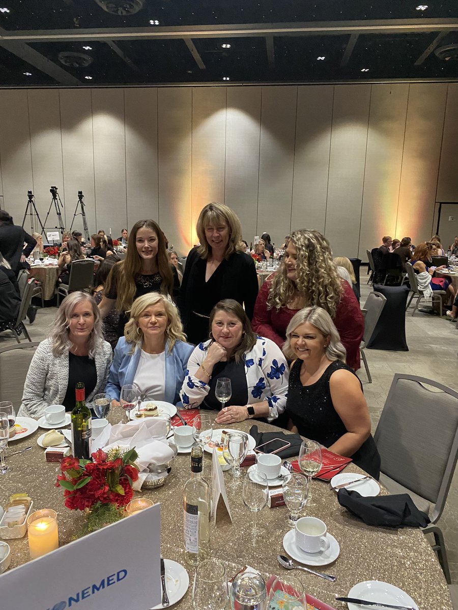 fonemed's tweet photo. An inspiring night at the @nlowe_org awards gala celebrating women entrepreneurs breaking glass ceilings every day! #nloweawards2022 https://t.co/AGOFtivu0E