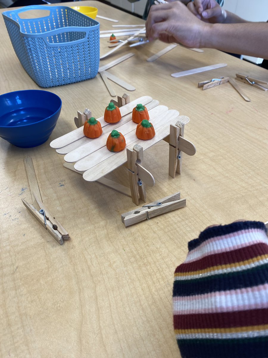 mssydneyhoffman's tweet photo. With our little buddies in @MelnychukSherriβs class, we made some super neat gates for our #5LittlePumpkins! #STEM #Halloween https://t.co/5xXVFYei8d