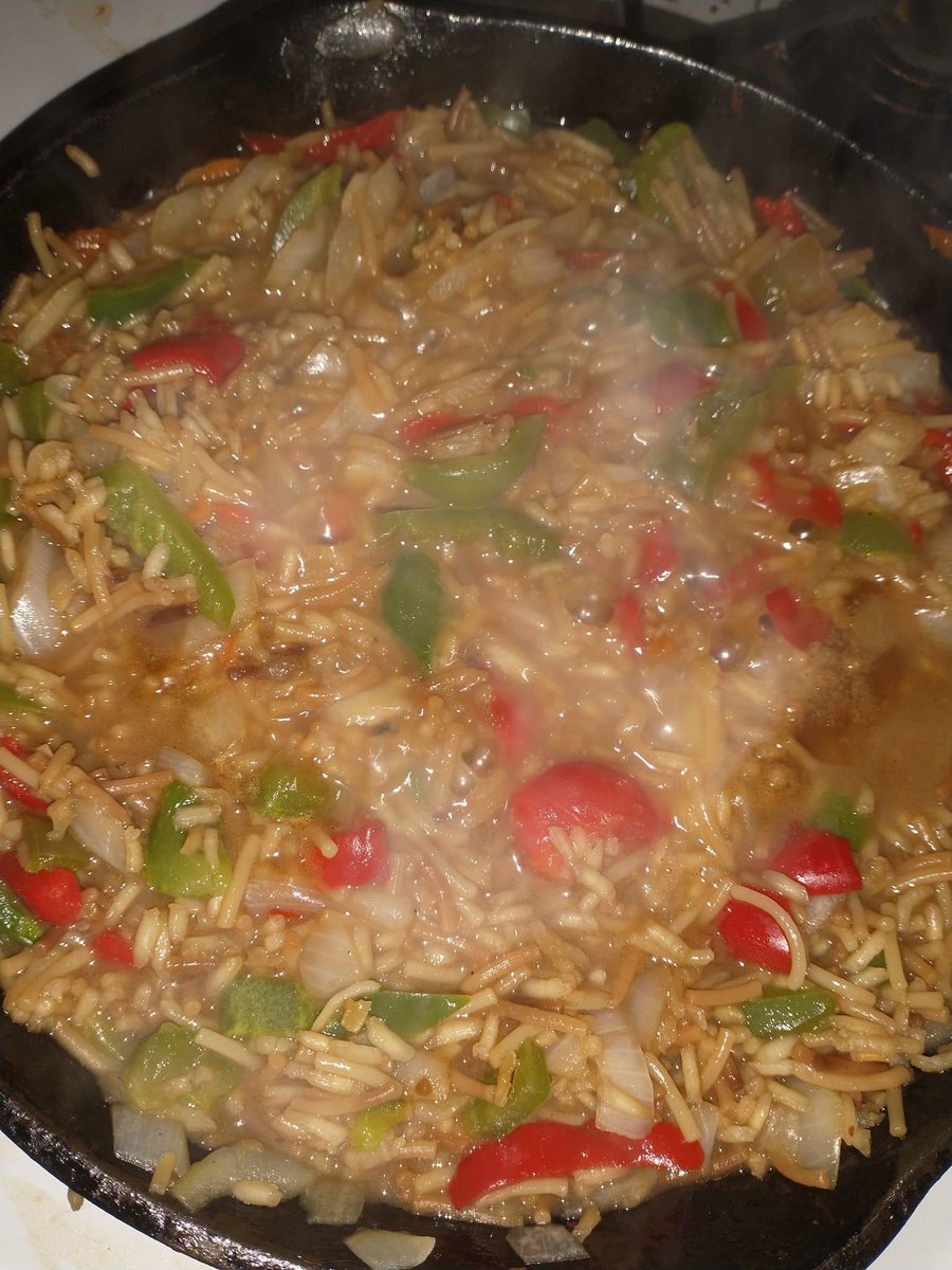 AngelasKitchen2's tweet photo. THE PREP RICE AND VEGGIES #YUMMY https://t.co/6NY2tm9yAR