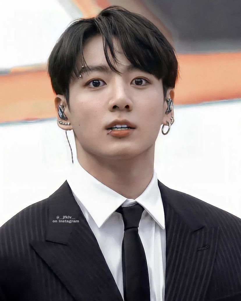 방하이💜
쏟아지는 툽에 바쁘지만 
즐거운 금요일
우리님들 많이 웃고
행복한 하루되세요🫂💜
오후 1시 기다리며
현생 ,아미업무 화이팅🔥

I vote #YetToCome as #TheMusicVideo of the year at the 2022 People’s Choice Awards (#PCAs)