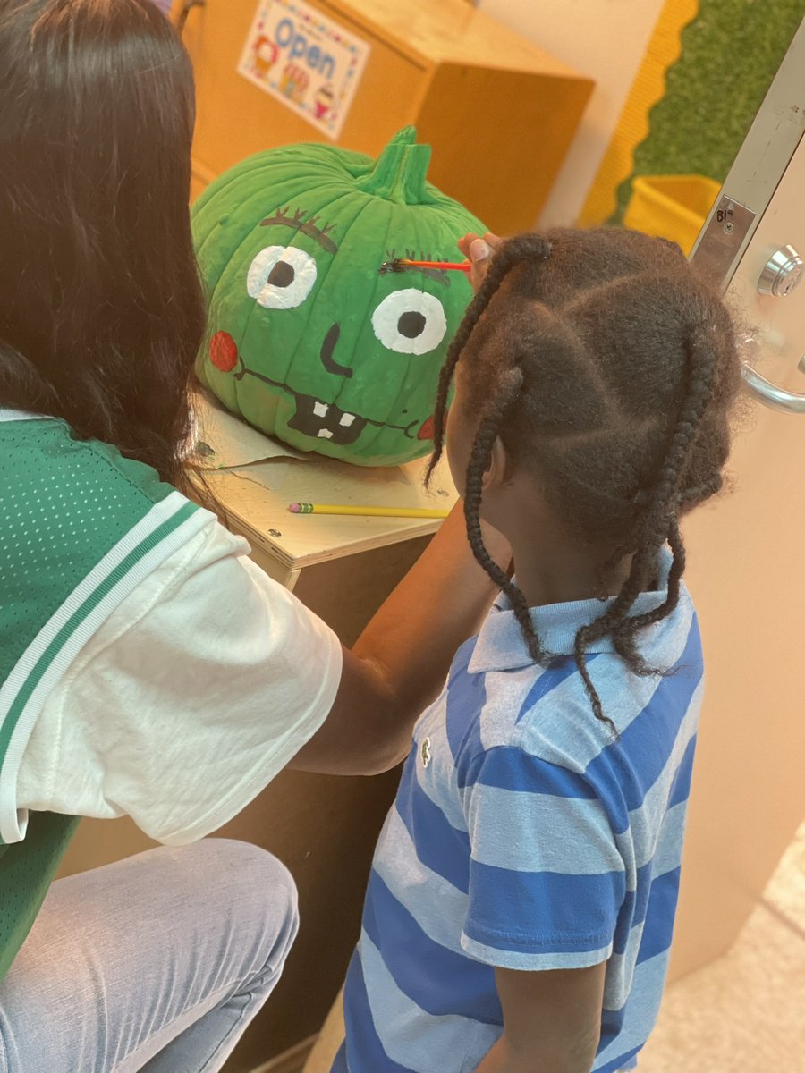 BellfortECCHISD's tweet photo. It's the competitive classes for me ‼️‼️‼️‼️
Just a few of our Bumblebees🐝🐝🐝 having fun decorating their 🎃 Looks like we're gonna have some PRESSURE😍😍😍
#AlwayFirstNEVERLast #AssignmentUnderstood s https://t.co/nlw0CurH1x