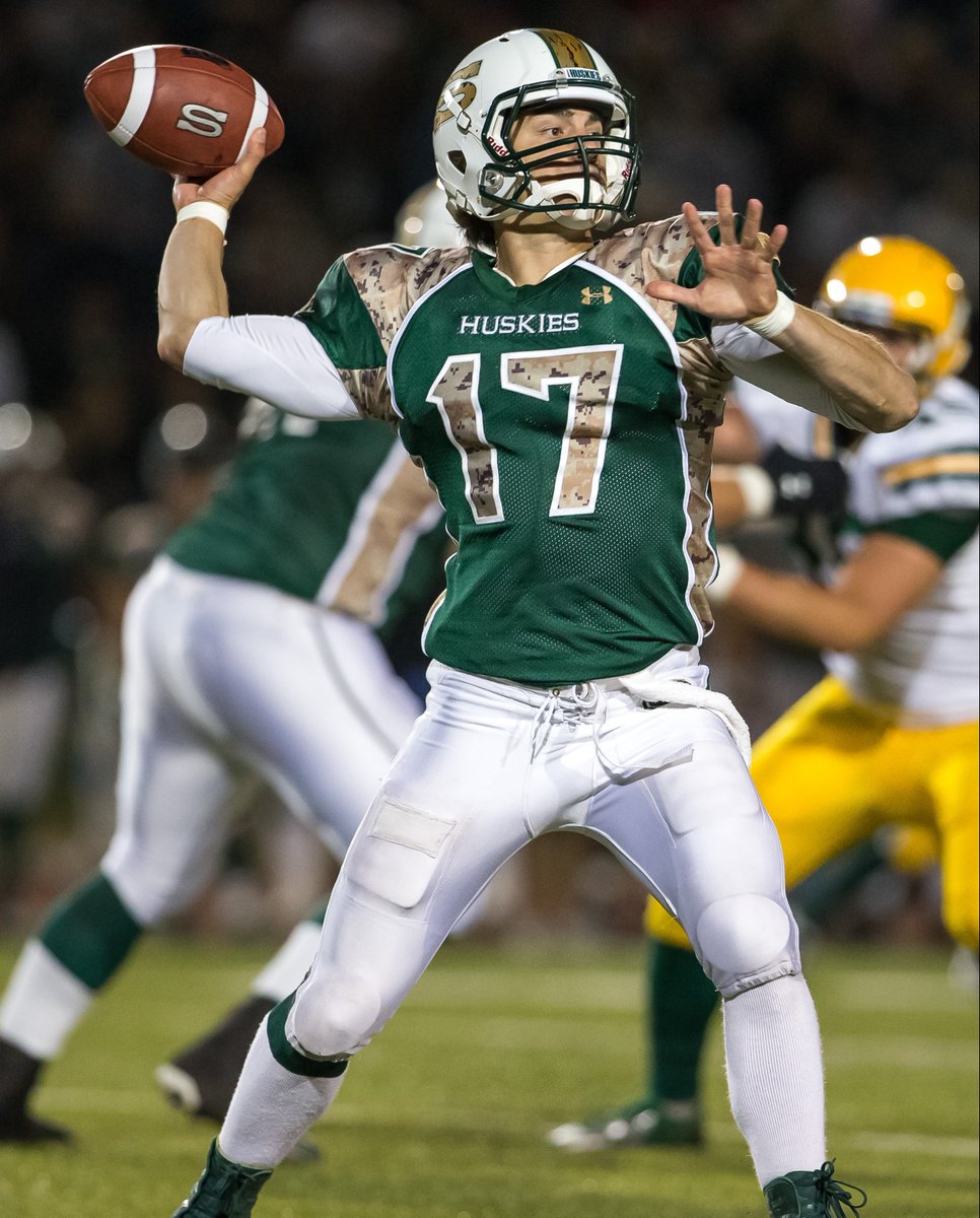 The Huskie football family is mourning the loss of former QB Chase Bradshaw.

A great teammate and friend, Chase put his name in the Can West record books going 38-for-60 (both T-3rd all-time) in a 2012 win vs Manitoba.

Our deepest condolences to his family &amp; friends.

RIP Chase