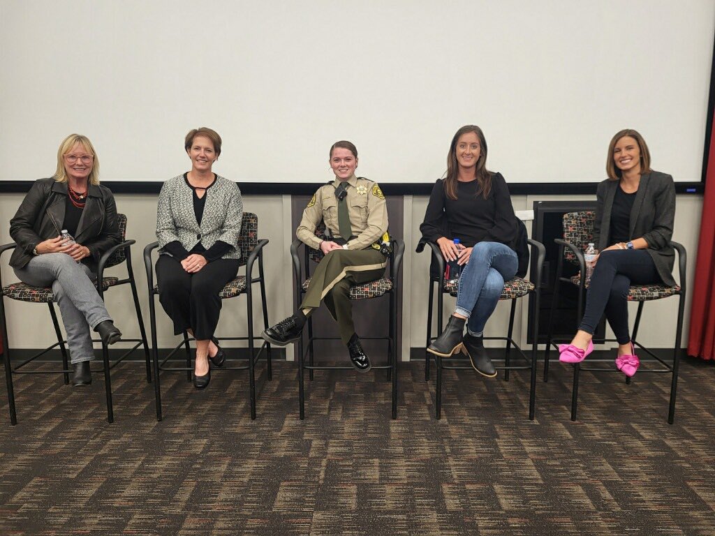 CentralSB1's tweet photo. Outstanding panel of successful women leaders sharing their wisdom with us tonight! #womensupportingwomen #haveamentor #beamentor #RepresentationMatters #passiton #youcandohardthings #beokwithbeinguncomfortable. #learnGrow https://t.co/QiRAtqQKpH