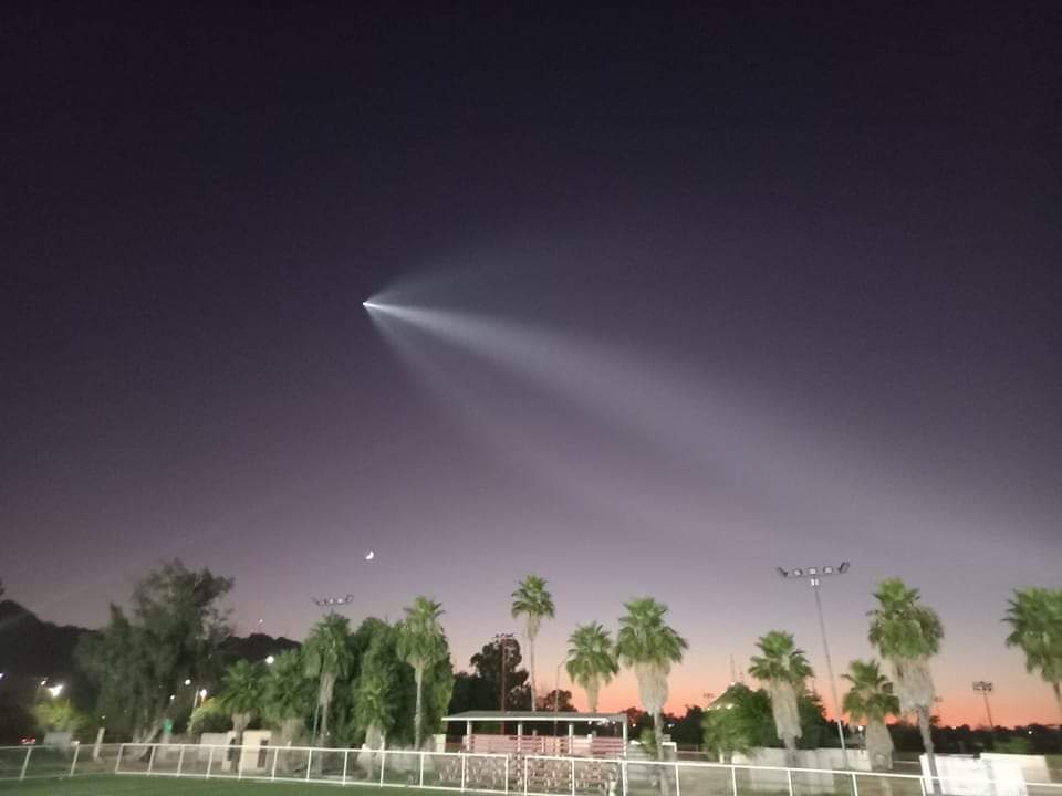 BeaCorona2016's tweet photo. ¿Saben si es Space X, lo que se visualizó en Hermosillo?
Foto Armando Ayala https://t.co/b8XPEYHRxX