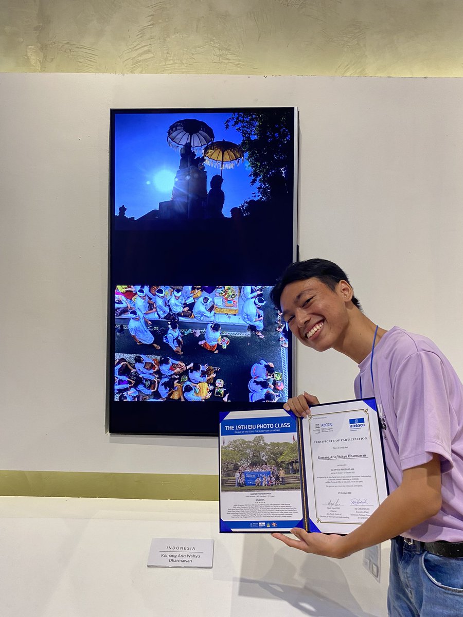 hariwayuu's tweet photo. Pameran pertama ku 27 Oktober 2022 📷 

Banyak belajar persepsi/sudut pandang baru ,budaya,bahasa dan saling bertukar cerita dengan teman Korea. i’m so glad to join this event and thankyou so much dukungan temen” serta UNESCO &amp; APCEIU for having me🤍🌱 https://t.co/sZCeSaAElk
