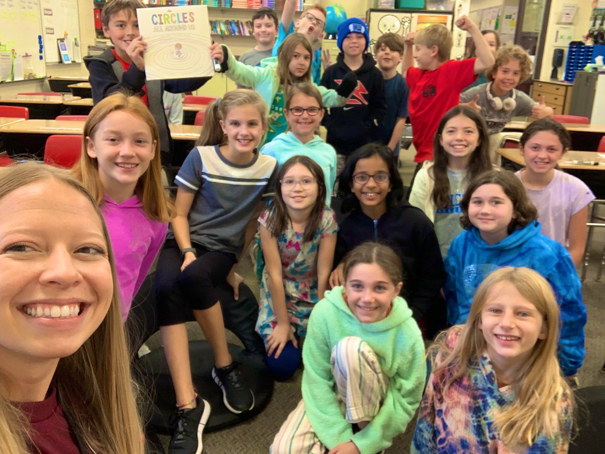 MrsDeMarchi157c's tweet photo. #ThrowbackThursday to last week’s Mix it Up day! Made some 4th grade friends in @AmyVenable5’s class during tiger time 🐯 #WeAreChelsea @Chelsea_Tigers https://t.co/08vUId3rkn