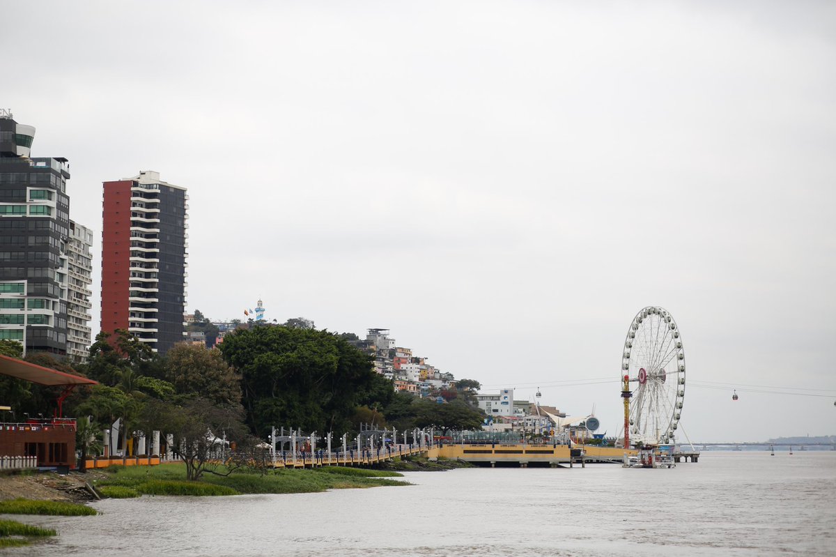Flamengo's tweet photo. Guayaquil ❤️🖤
#MENGOOOO
📸 @gilvandesouza9 / CRF https://t.co/kso4OUIXIJ