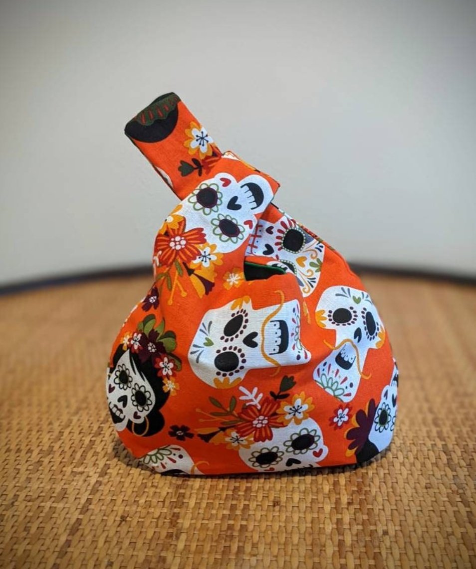 RedKimonoKrafts's tweet image. 🎃💀 Halloween Sale!🎃🦇
Get your treats, all 10% off to celebrate Spooky season! 👇🏼👇🏼 etsy.com/listing/127834…