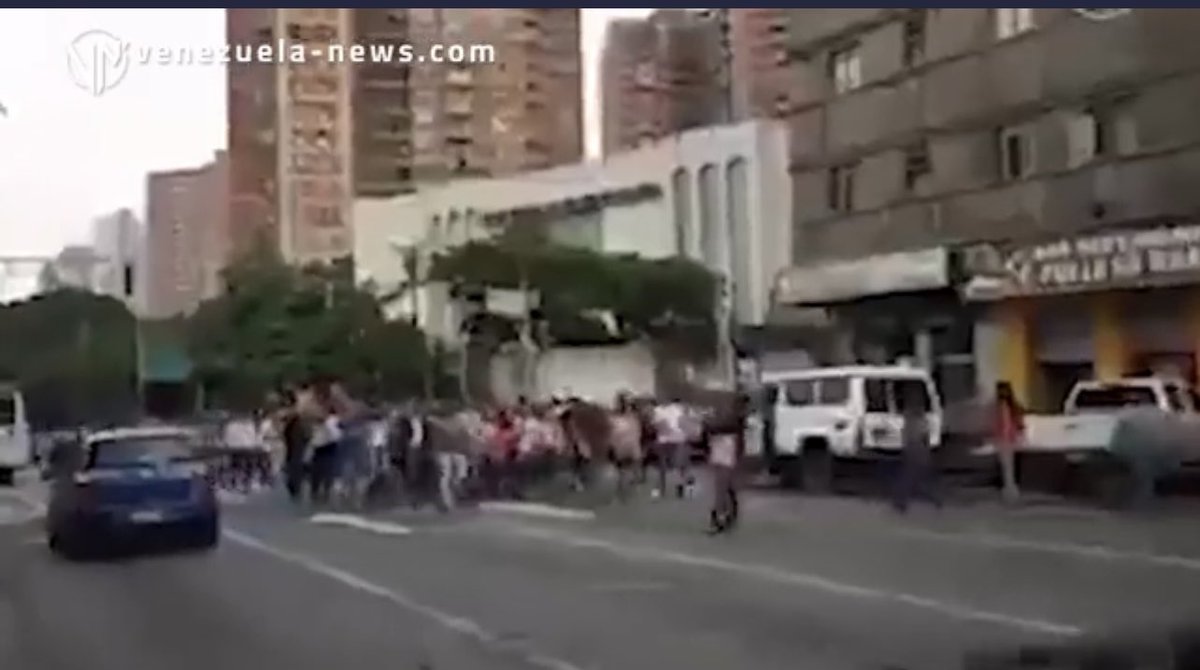 MichelCaballero's tweet photo. “Marcha” del pelele Guaidó 

Realidad / ficción mediática

Véalo Ud. mismo 👇🏽 https://t.co/iYaEpio6q4