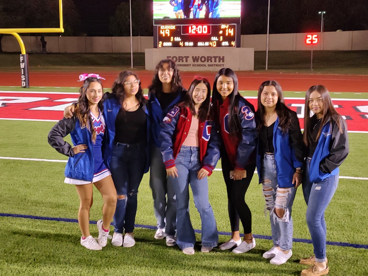 theVesAD's tweet photo. Farrington Field in Fort Worth Texas, Thursday Night Football
The battle of the Eagles
Carter Riverside Eagles facing Damond Hill-Jarvis Eagles
Recognizing The Carter Riverside Cross Country team https://t.co/l1knEOoikW