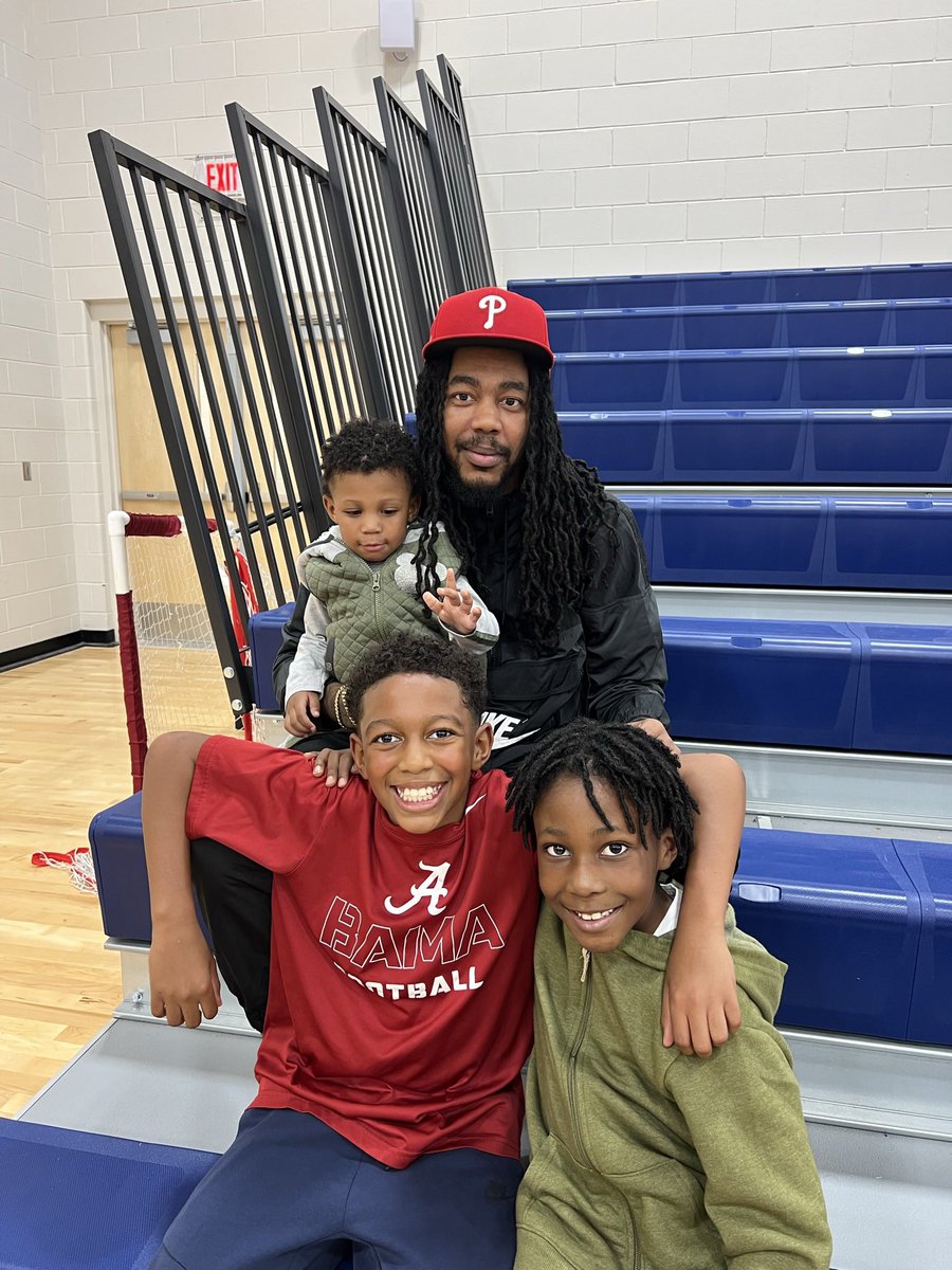 TTS_Biggs's tweet image. 17pts 8asst 3stls and the W, first points scored in Redland middle history super proud of my son. Game one in the books #GoEagles #7thgrader