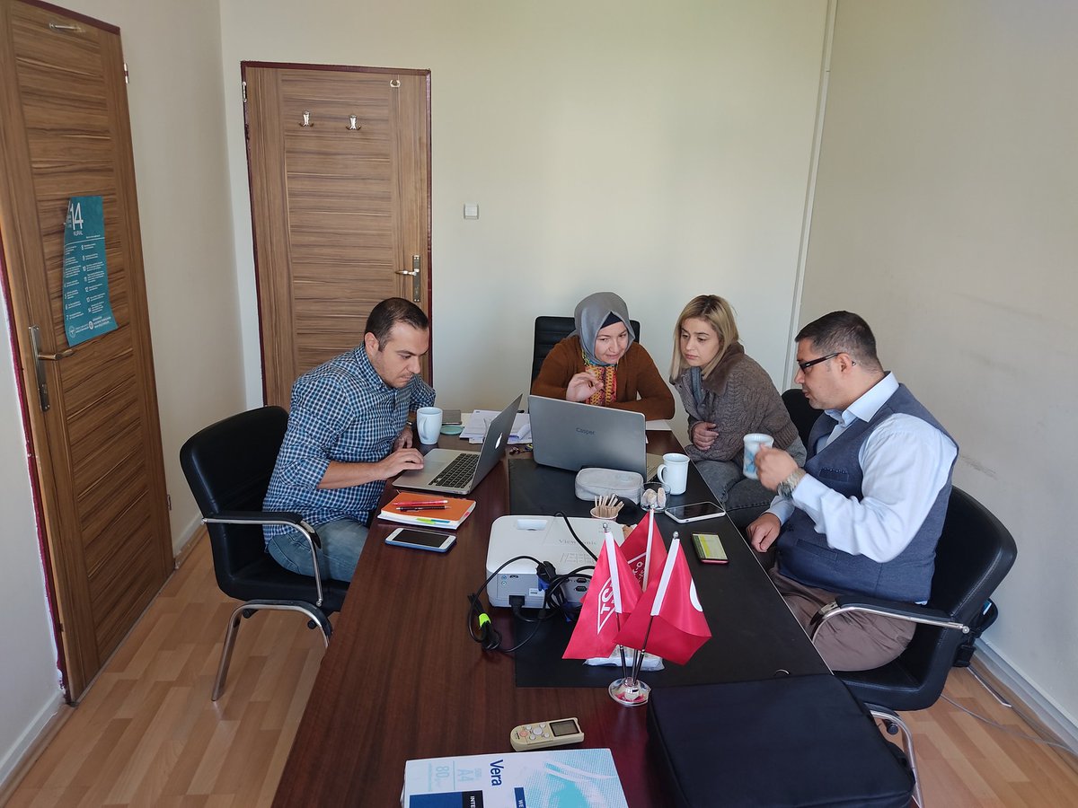 gaunkalite's tweet photo. Naci Topçuoğlu Meslek Yüksekokulu Ayakkabı Test Laboratuvarı Akreditasyon çalışmaları devam ediyor.Revizyon dokümanlarını değerlendirme  toplantısındayız. https://t.co/GHiaEW5D1z