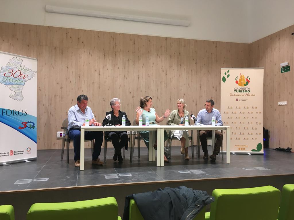 Hablando del Camino de la Vera Cruz en el Foro de Turismo en Cadreita con José María Palacios, Jaione Donazar, Maitena Ezkutari y Sergio Villava. #Navarra #Turismo #CaminodelaVeraCruz #AsociaciónNavarraMunicipiosCaminoVeraCruz
