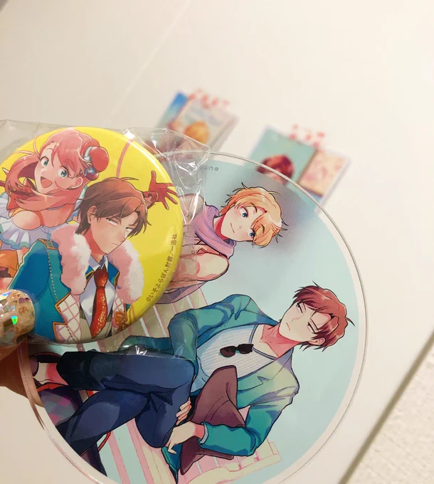 #ゼロサム20th のアクリルコースターと缶バッジ見本いただきました〜発色+透け感どっちもとっても可愛いです!!!よかったらゲットしてね 