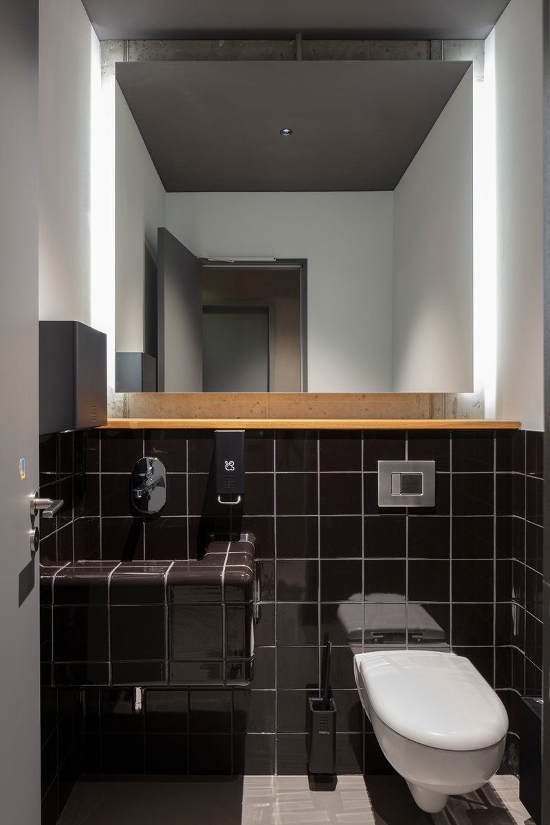 Berlin's club vibes for these gender-neutral restrooms for <a href="/contentful/">Contentful</a> berlin's new workplace.

Toilet flusher and faucet by <a href="/grohe/">GROHE</a>.

Photography: Koy + Winkel