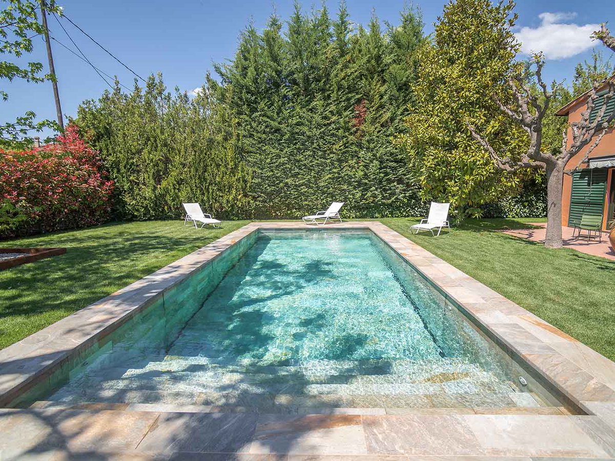Les piscines sense cap dubte, són un dels espais més importants en un jardí, ja que té molts beneficis, no només estètics sinó que també per a la nostra salut.  #Accessoris #Construcció #obra #piscines #PiscinesVallès

piscinesvalles.com/construccio-de…