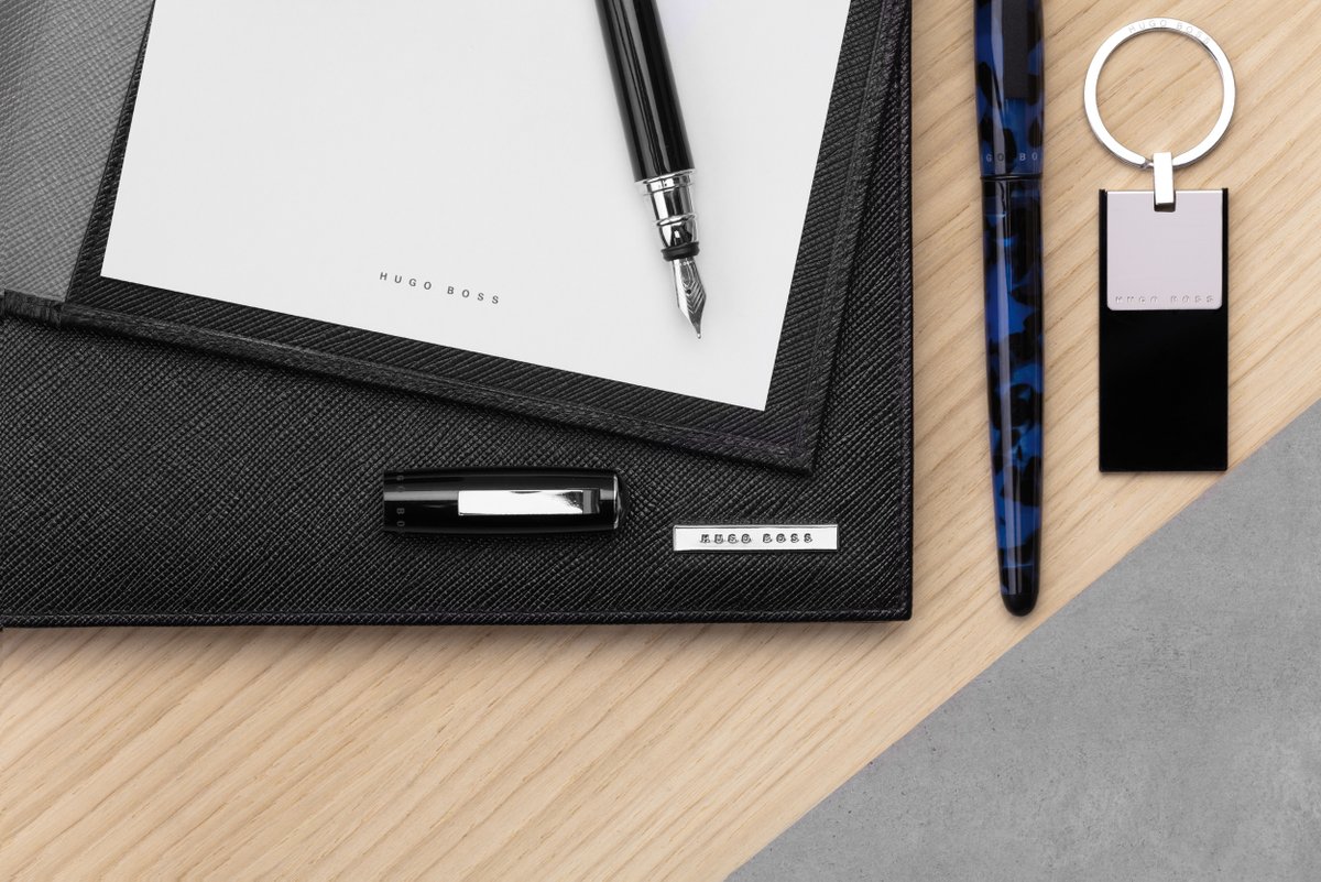 b2bgifts's tweet photo. The Pure line, with its tapered, aerodynamic silhouette, exemplifies sleek, modern lines with its structural simplicity.
#hugoboss #hugobosspen #hugoboss筆 #pure #purecloud #writinginstruments #pen #pens #keyring #corporategiftsforclients #giftforhim #hugoboss鑰匙扣 https://t.co/lf8fu8L1qy