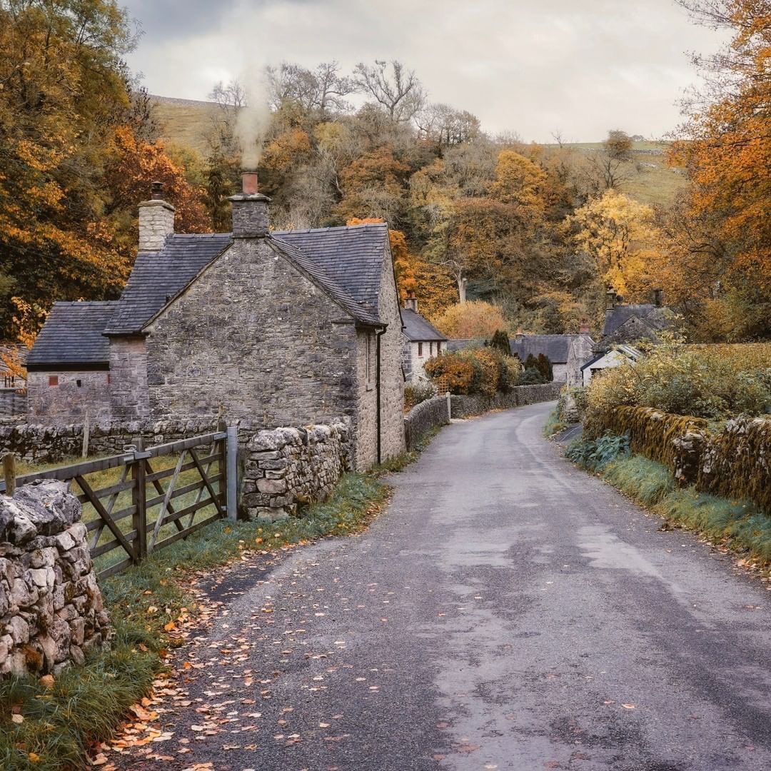 The little hamlet of Milldale is one of the prettiest in the Peak District, with its stone cottages, narrow lanes and position on the banks of the River Dove. It's like taking a step back in time to walk here, and it looked especially beautiful on this quiet autumn evening.