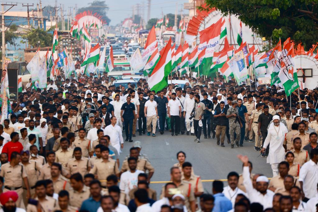 Robert__INC's tweet photo. वाह तेलंगाना...गजब कर दिया आपने तो।

आज सड़कों पर सिर्फ तिरंगा नजर आया है...
#BharatJodoYatra https://t.co/dB36NlqVcF