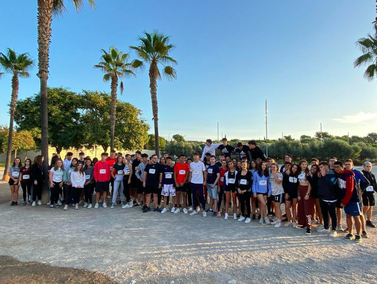¡Arranca la #VueltaAlColeUnoentrecienmil! 🏃‍♀️ Y lo hacemos desde el cole más al Este de la carrera: el Santa Magdalena Sofia, de Palma de Mallorca. Allí las profes y los bachilleratos han sido los más madrugadores 💪

📷 instagram.com/col.legi_smsof…