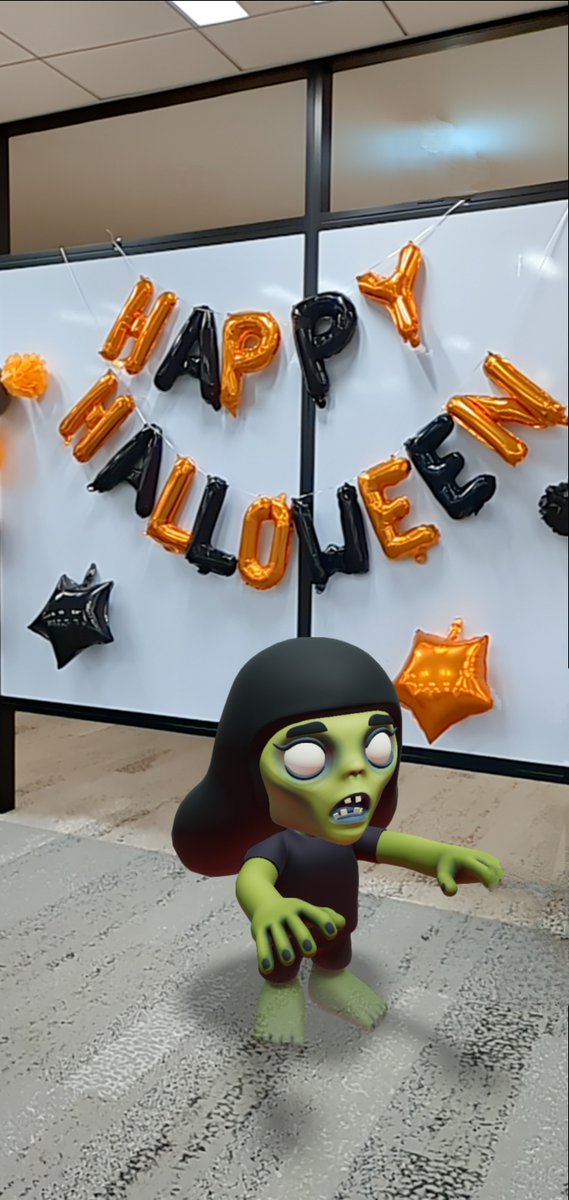 MikiIwamura's tweet photo. もうすぐハロウィーン🎃
 
スマートフォンでハロウィーンと検索して、「3D表示」をタップすると、AR のゾンビが・・！私もオフィスに出現させてみました。リアルで本当に同じ空間にいるみたいです🧟
 
#Google検索ARで遊ぼう #Google3D https://t.co/YU8HTF2MfA