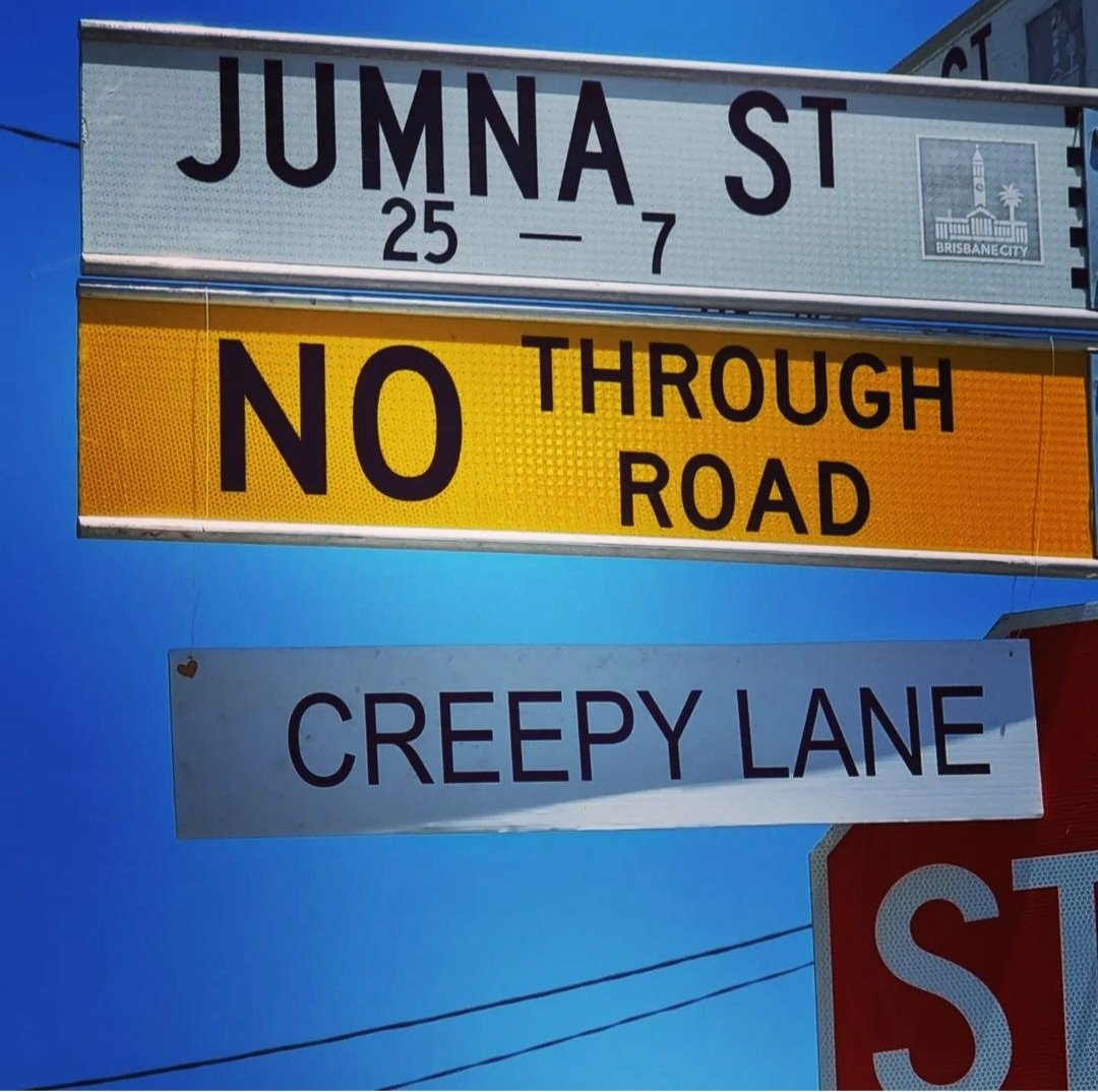 JanB_QLD's tweet photo. Getting ready for #Halloween in #WesEnd https://t.co/3mQXGKEaeP