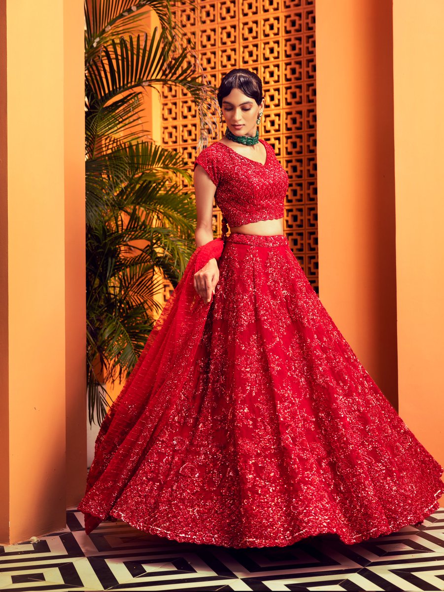 IndiaKalighata's tweet photo. Owing to its effervescence and unmatched elegance, the soothing #zardozi red is the new timeless palette for your ceremonial trousseaus. 
#kalighata #newcollection #zardoz #festivecollection #indianwear #bridalwear #love #bridal #bridetobe #bridallehenga #indianwedding https://t.co/b4M3kzcw0s