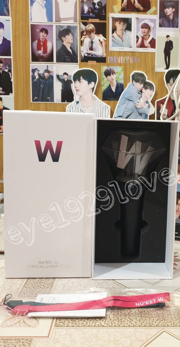 eye1929love's tweet photo. ส่งต่อแท่งไฟ Nu'est W ค่ะ ราคา 950฿ รวมส่งค่ะ (ตอนซื้อมา 1,400+)ค่ะ สนใจทักมาสอบถามได้นะคะ มีของถามให้ค่ะ ไม่โกงแน่นอนค่ะ😊 #ตลาดนัดNUEST #NUEST #NUESTW #แผงลอยเลิฟ https://t.co/8vJE8gVsCn